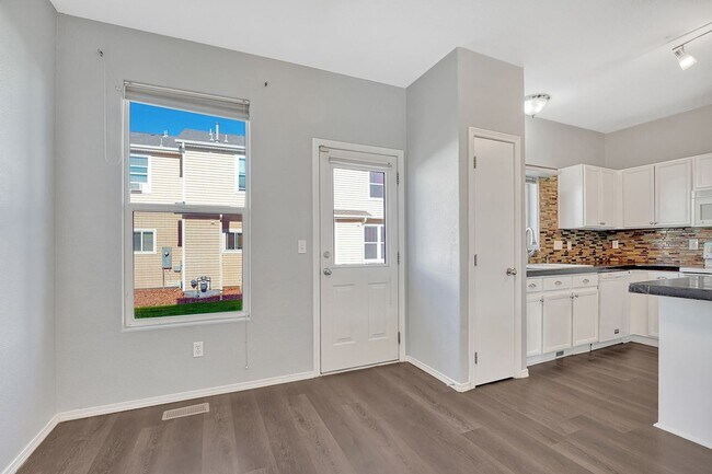 Foto del edificio - 10574 Country Park Point