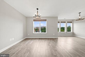 Building Photo - 989 S Buchanan St