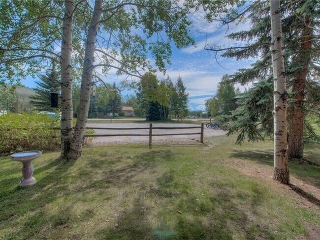 Building Photo - Long Term Rental- 549C Rainbow Village