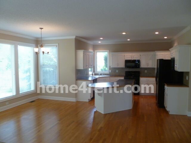 Building Photo - 15319 S Alcan St