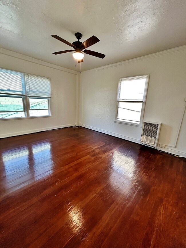 Foto del edificio - 1523 N McCadden Pl