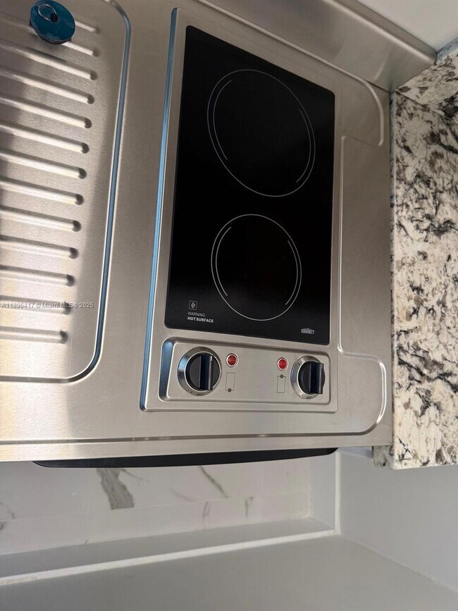 Foto del edificio - 1050 NW 25th Way