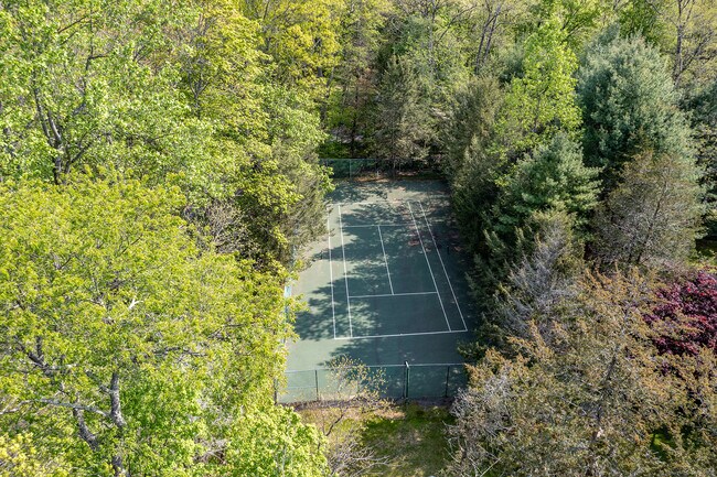 Foto del edificio - 19 Cedar Hill Rd