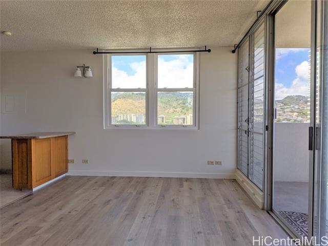 Building Photo - 2754 Kuilei St