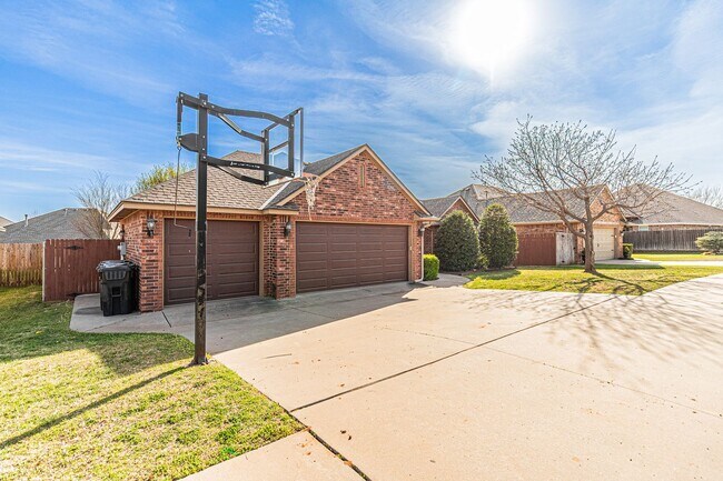 Foto del edificio - 4 Bed 3 Bath in Edmond!