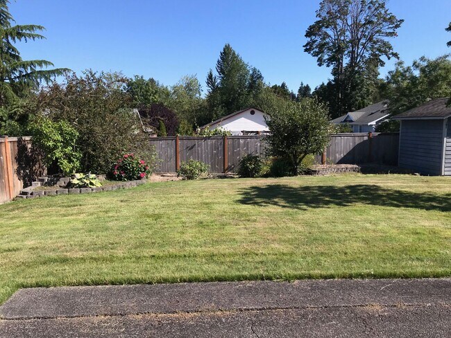 Building Photo - Cute Rambler in NE Tacoma