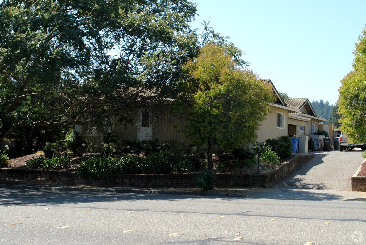 Primary Photo - 1713 Mission Blvd