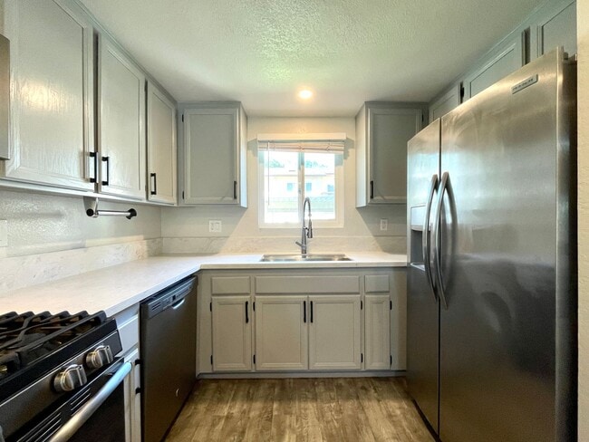 Building Photo - Charming 2B/2BA Home in Gated Community in...
