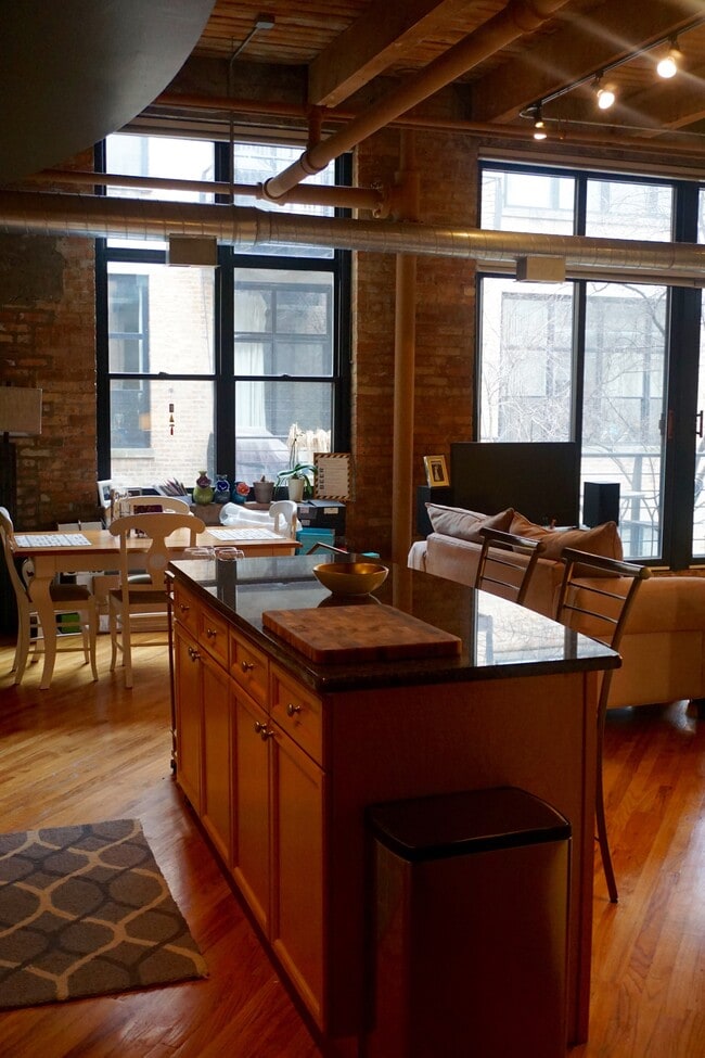 Granite countertops - 2300 W Wabansia Ave