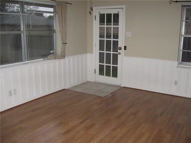 Building Photo - 4402 Santa Barbara Dr