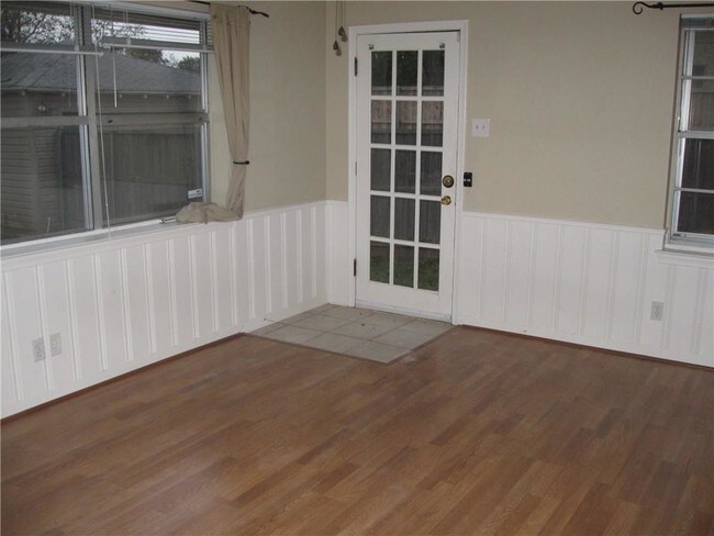 Foto del edificio - 4402 Santa Barbara Dr