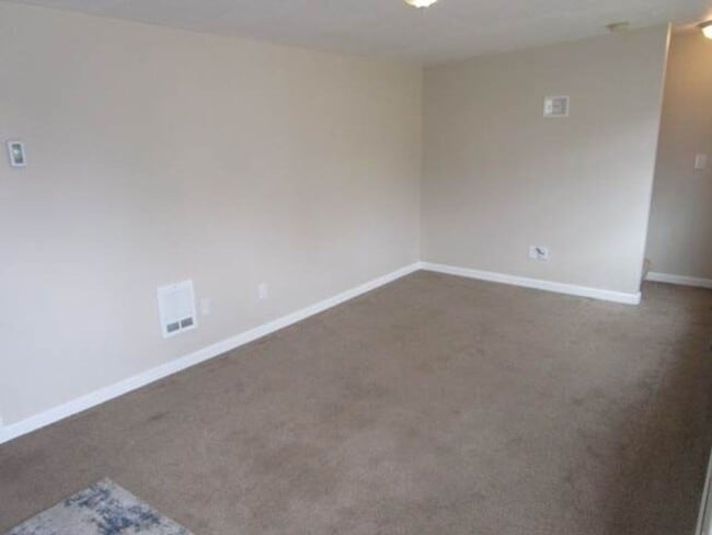 Building Photo - 2 Bedroom, 1 Bathroom Tacoma Home