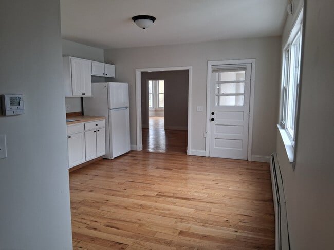 Building Photo - 8 Acorn St