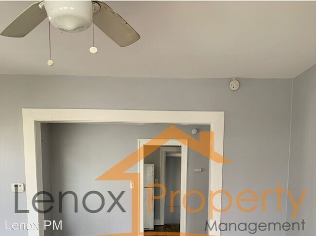 Foto del edificio - 2 br, 1 bath House - 155 W George Ave