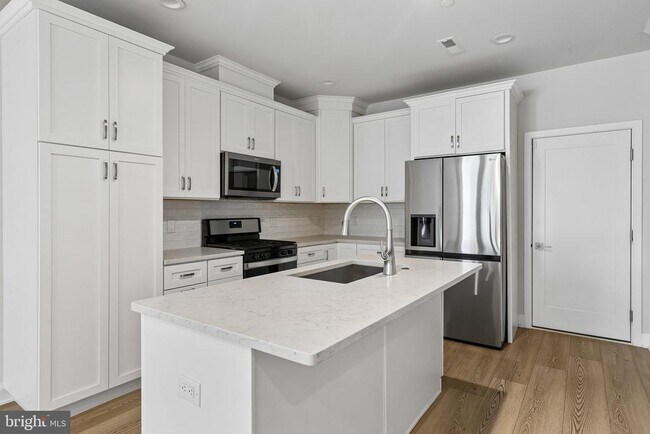 Building Photo - 2160 Northbank Pl