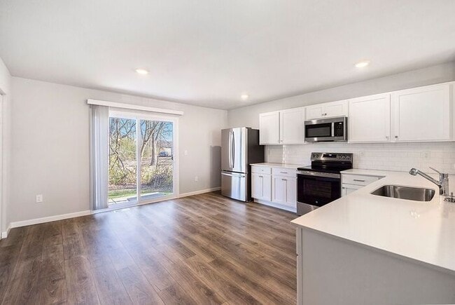 Building Photo - 4384 Pine Creek Dr