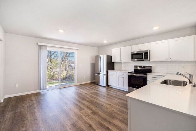 Foto del edificio - 4384 Pine Creek Dr