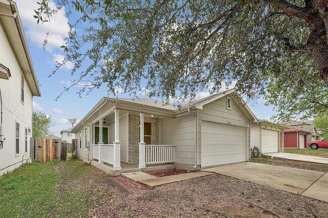 Foto del edificio - 16816 Jaron Dr