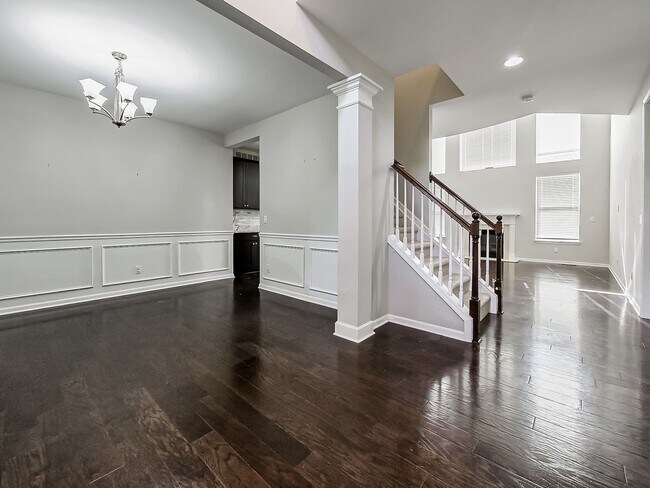 Foto del edificio - AVAILABLE NOW! Stunning 5-Bedroom Home in ...