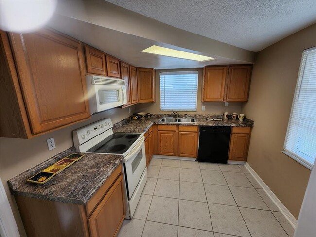 Building Photo - 3221 Fairmount Dr