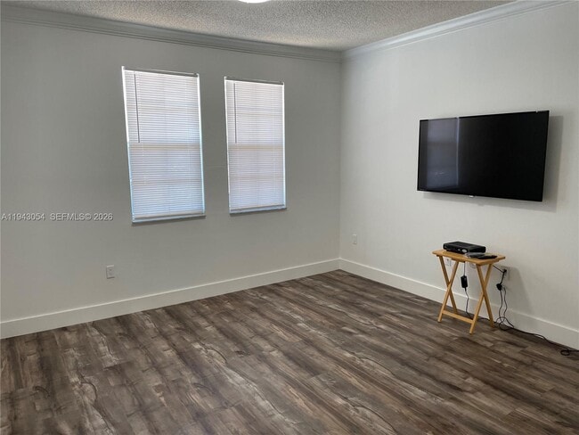 Foto del edificio - 533 NE 3rd Ave