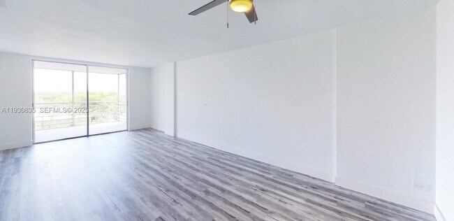 Foto del edificio - 3660 NE 166th St