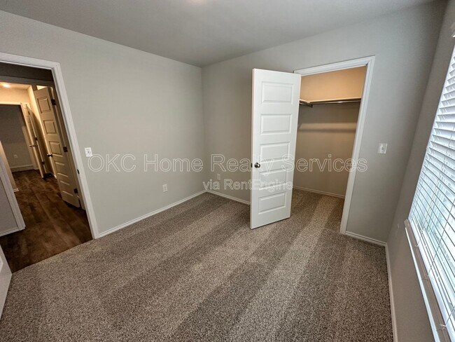 Building Photo - 618 SW 119th St