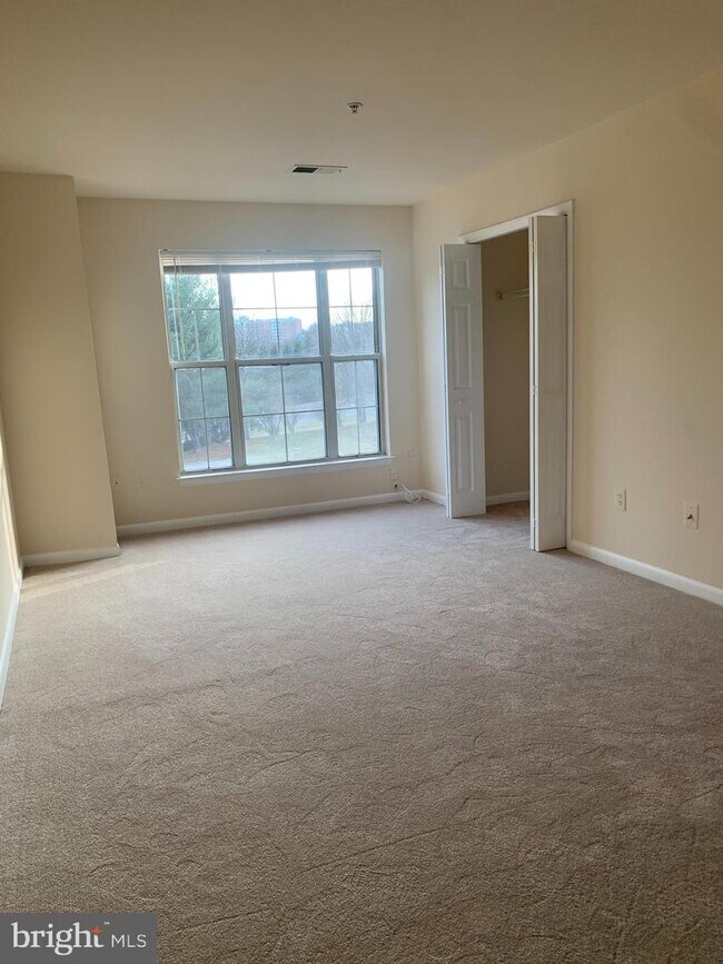 Building Photo - 9405 Royal Bonnet Terrace