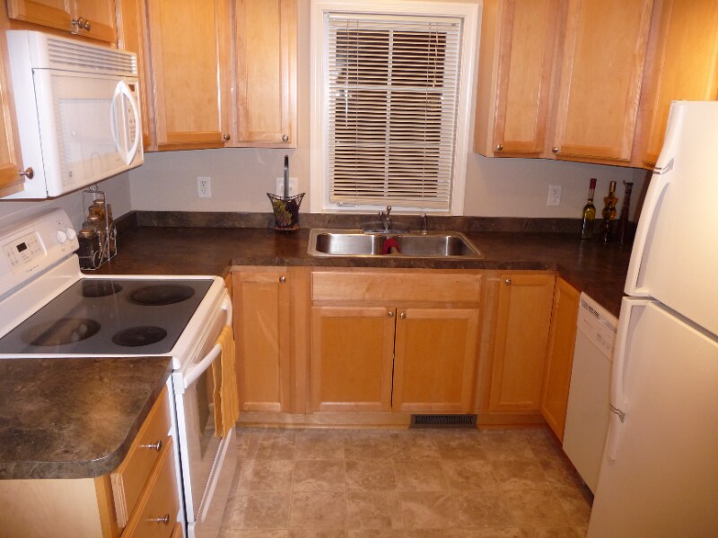 Foto principal - 1230 Stoughton Ave