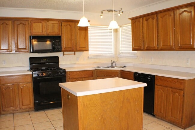 Building Photo - 4 bedroom in Broken Arrow!!