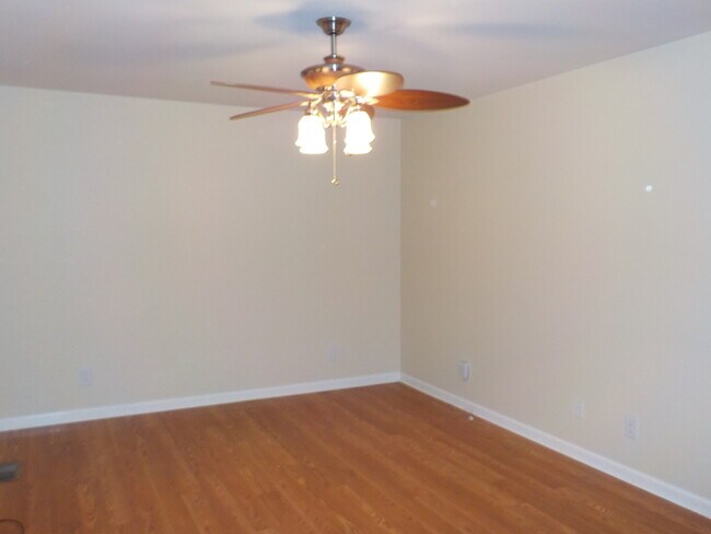 Foto del edificio - 3 Bedroom 2 Bath House with Basement