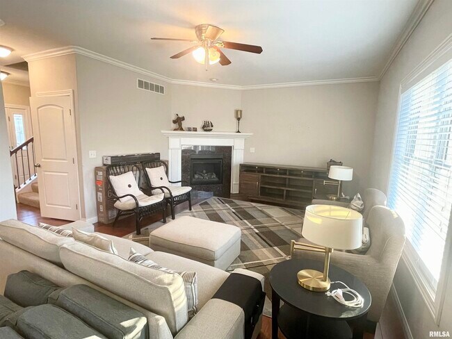 Building Photo - 11128 N Saddlehorn Way