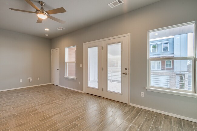 Foto del edificio - Hog Trough Luxury Townhomes of Fayetteville