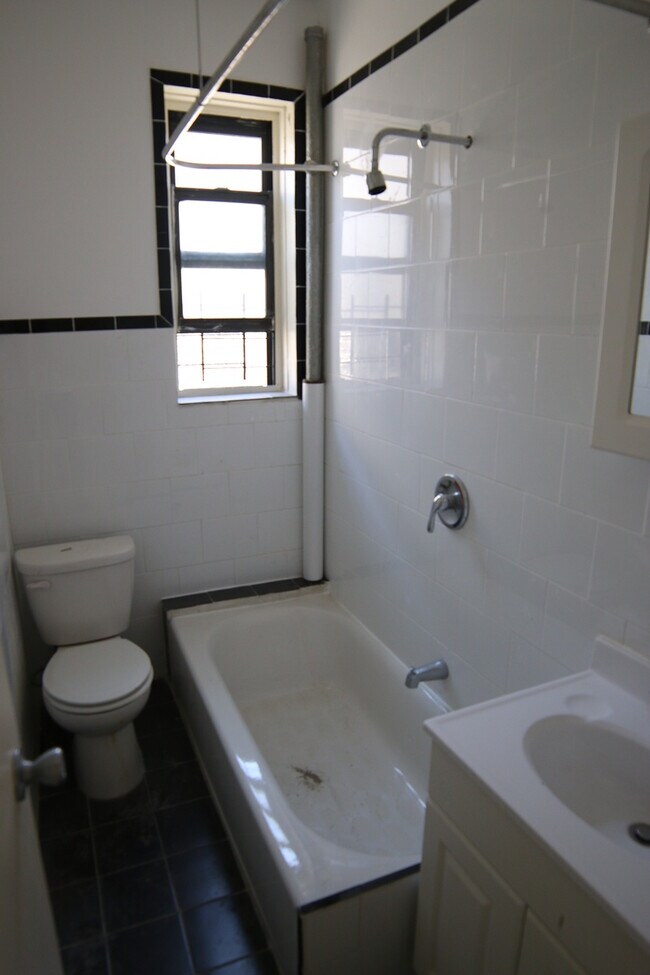 Foto del edificio - 558 Parkside Ave