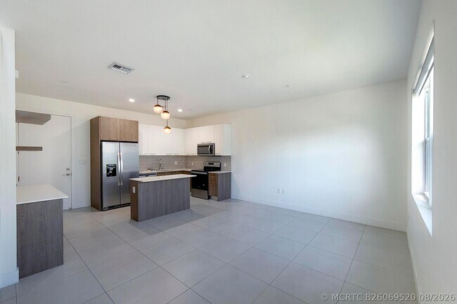 Foto del edificio - 405 NE 35th Ct
