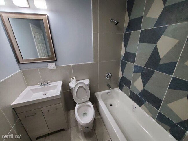 Foto del edificio - 3 br, 1 bath Townhome - 180 S 9th St