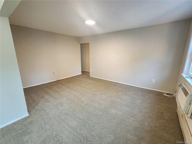 Building Photo - 9-36 Crescent Dr