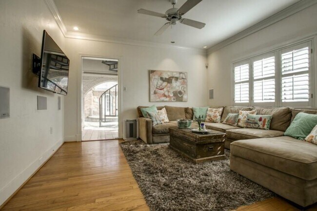 Building Photo - Gorgeous Home in the desirable "M Streets" Neighborhood