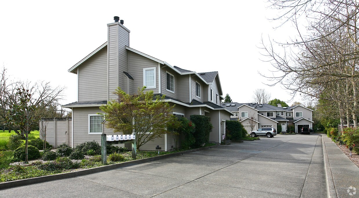 Primary Photo - 2157 Summerfield Rd