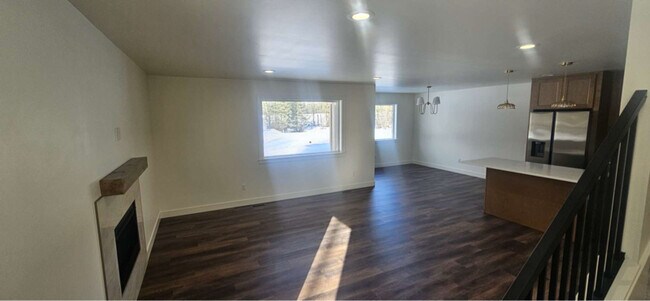 Building Photo - 5013 W Sassy Ave