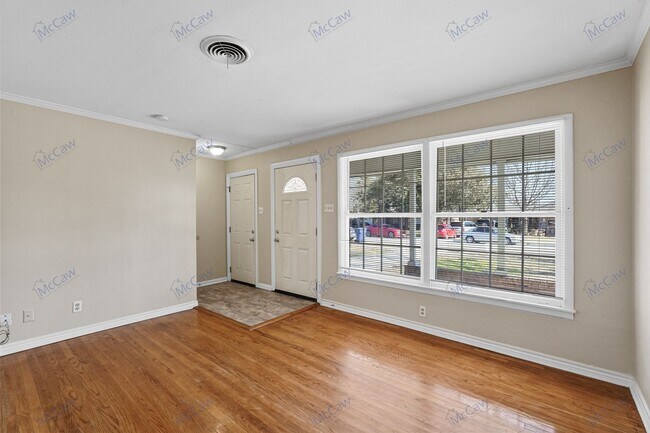 Foto del edificio - Charming 3-Bed, 2-Bath Home with Adorable ...