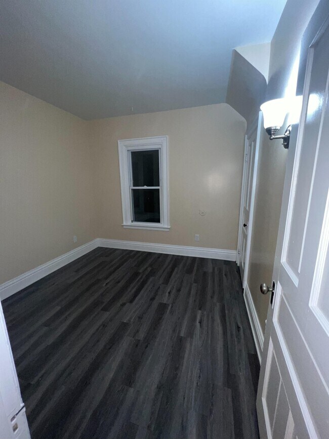 Building Photo - 1115 Tonawanda St