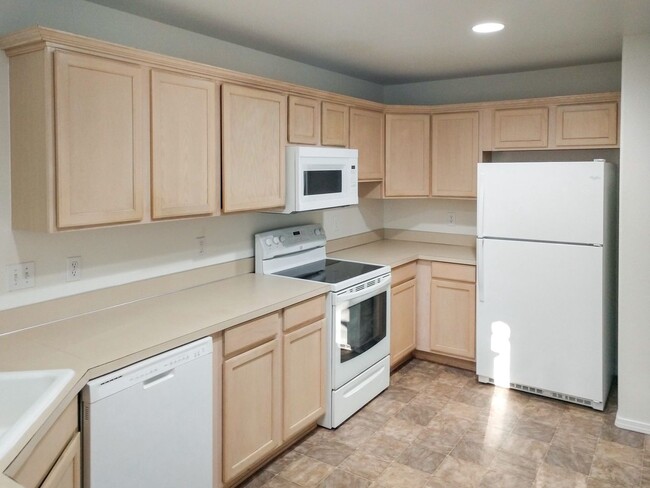 Building Photo - 6935-6937-6937 Ridgetop Dr NE