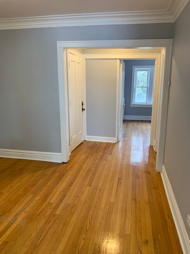 Foto del edificio - 3039 N Karlov Ave