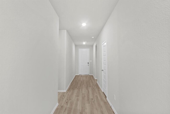 Building Photo - 4719 Mustang Run Dr