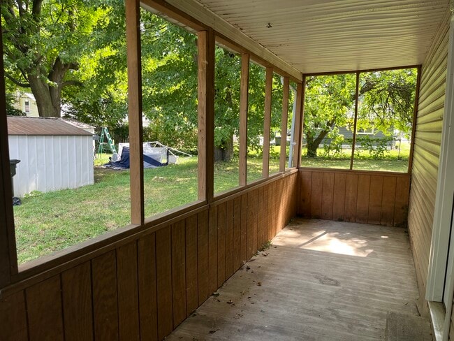 Building Photo - 120 Lakeview Blvd