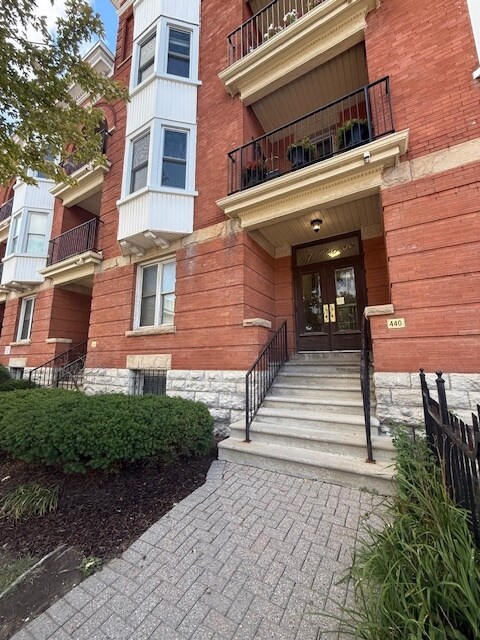 Photo principale - Gorgeous Executive 1+Den Condo in Downtown London * Parking * AVAIL DEC 1