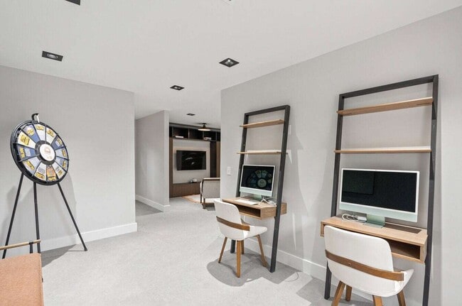 Building Photo - Dira East