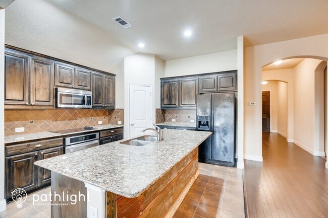 Building Photo - 232 Sandy Way, Red Oak, TX, 75154