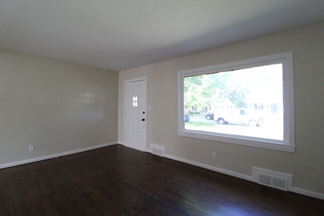 Building Photo - 2 Bedroom 1 Bath Home In Mission